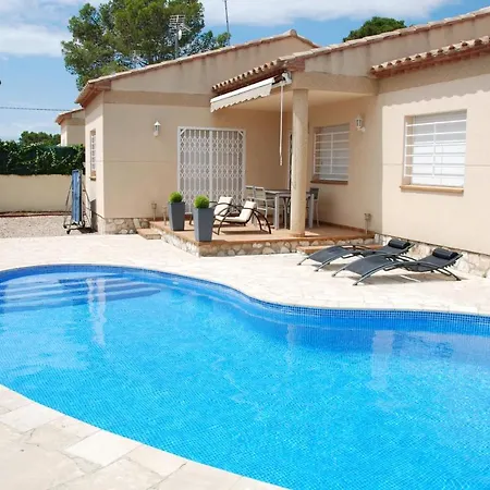 בית נופש Comfortable House In With Private Pool